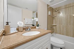 Bagno di Direct Oceanfront Condo with amazing Views near Cocoa Beach