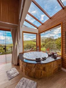 Общий вид на горы или вид на горы из лоджа