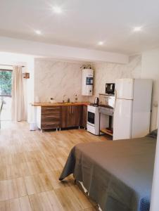 Una cocina o cocineta en Atlántida A 700 m del Mar Santa Clara del Mar
