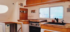 Köök või kööginurk majutusasutuses Sailing Experiences - Full Catamaran with skipper