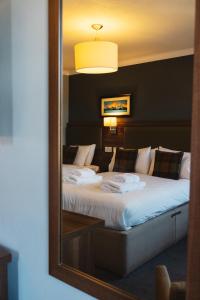 Posteľ alebo postele v izbe v ubytovaní The Portree Hotel