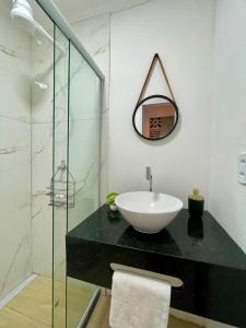 Ένα μπάνιο στο Flat da Fê in Buzios - 10 min a pé da Rua das Pedras