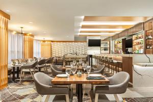 Tragos en Crowne Plaza Seattle Newly Renovated with No Resort Fee