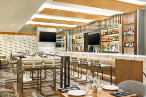 Ποτά στο Crowne Plaza Seattle Newly Renovated with No Resort Fee