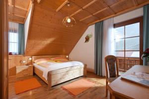 Säng eller sängar i ett rum på Ferienwohnung am Oberrainerhof
