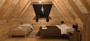 a bedroom with two beds in a wooden cabin at Vista Wood in Žabljak