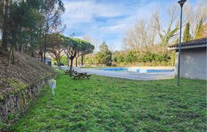 Bazén v ubytovaní 2 Bedroom Nice Home In Puig Ventos alebo v jeho blízkosti