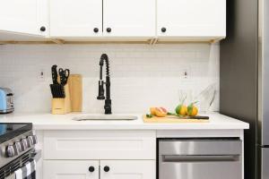 A kitchen or kitchenette at 240-5 NEW Prime Location Studio W&D in unit