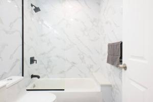 A bathroom at 240-5 NEW Prime Location Studio W&D in unit