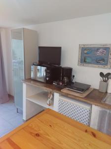 Kuchyň nebo kuchyňský kout v ubytování Studio près de la mer + 6 fotografií