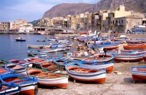 a group of boats sitting on the shore of a harbor at TOURIST HOUSE Le casette di Sofì in Bagheria