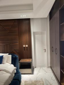Ruang duduk di Sujimoto Residences MacDonald
