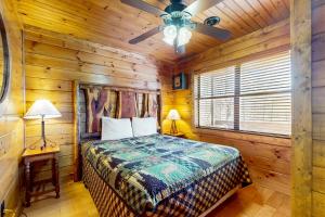 Katil atau katil-katil dalam bilik di Honey Bear Hideout +25 gambar