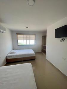 Postel nebo postele na pokoji v ubytování Apartamentos VIOLETTA