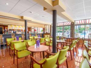 Lounge atau bar di Hotel Servigroup Torre Dorada