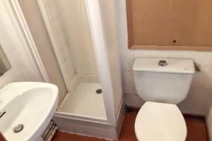 Koupelna v ubytování Studio familial avec balcon à Modane 18 m² vue montagne