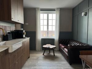Kuchyň nebo kuchyňský kout v ubytování -LA CORDIALITÉ- + 37 fotografií
