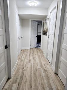 Fotografie z fotogalerie ubytování 1 Bedroom Apartment with Living Room and Full Washroom to yourself alone and a private car park v destinaci London