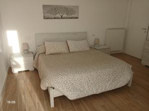 a bedroom with a bed and two night stands at La Casa nella Contea in Terni