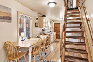 Fotografie z fotogalerie ubytování Cute and Cozy Cottage- Big Bear Retreat in the Pines v destinaci Sugarloaf