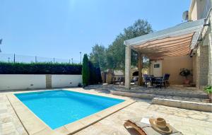 Bazén v ubytování Holiday Home Dobropoljana V nebo v jeho okolí + 20 fotografií