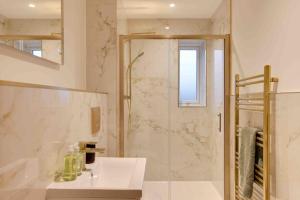 a white bathroom with a shower and a sink at Foxglove House & Hot Tub Stansted Airport in London Stansted Airport +40 photos