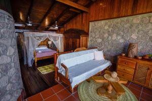 Кровать или кровати в номере Ladera Resort