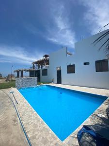 Bazén v ubytování Chinchacampoymar Casa de playa en Chincha nebo v jeho okolí
