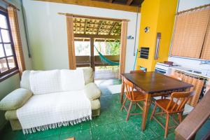 a living room with a couch and a table at Cabanas Do Araçá Villa in Porto Belo