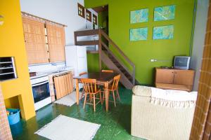 a kitchen with a table and chairs in a room at Cabanas Do Araçá Villa in Porto Belo