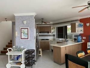 Kuchyň nebo kuchyňský kout v ubytování Casablanca Duplex 8 per Same, Ec