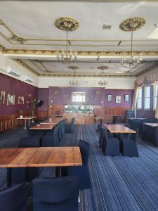Posezení v ubytování The Grand hotel whanganui under new management