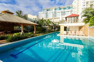 a swimming pool in front of a building at Hotel BG Wellness & Spa Boca del Río Veracruz in Boca del Río
