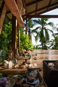 Um jardim no exterior de Ponci’s Gate to Gaia Holistic Center