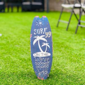 Surf99一棟貸切80平米 一松海岸とコンビニ徒歩圏 200平米芝庭 BBQ 専用焚き火台 tesisinin dışında bir bahçe