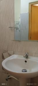 Koupelna v ubytování Diyawara Home Stay