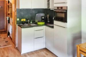 Kuchyň nebo kuchyňský kout v ubytování Charmant studio avec vue sur le Mont Blanc - 22 m² - Cordon