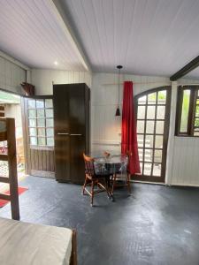 Ruang duduk di Mini Loft B no Ribeirão da Ilha