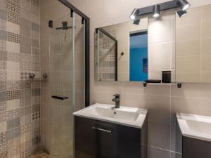 a bathroom with a sink and a mirror at Maison spacieuse 10p, proche plage, équipée, terrasse, Biscarrosse - FR-1-319-586 in Biscarrosse +27 photos