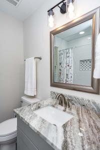 Vannituba majutusasutuses Stylish 2 bedroom bungalow in Durham