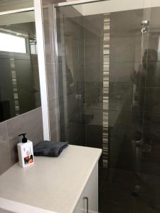 Ένα μπάνιο στο 3 Bedroom House Sublime San Remo Phillip Island +20 φωτογραφίες