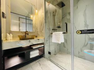 Koupelna v ubytování Tianyongge Art Hotel Shanghai Disney Store