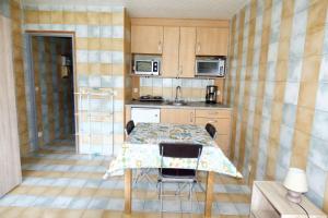 Kuchyň nebo kuchyňský kout v ubytování Studio charmant dans Brioude – 25 m² avec terrasse et parking