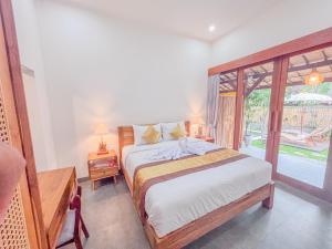 Una cama o camas en una habitación de D'na Guesthouse