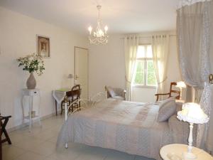 a bedroom with a bed and a table and a window at Chambres d'hôtes Les Fuyes in Coulon