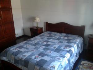 Кровать или кровати в номере Casas do Monte Alegre