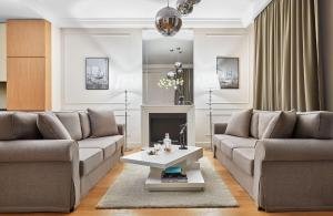 a living room with two couches and a coffee table at IRS ROYAL APARTMENTS Apartamenty IRS Neptun Park in Gdańsk