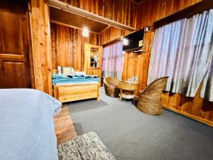 Ένα ή περισσότερα κρεβάτια σε δωμάτιο στο Cozyo Stays Boutique Cottages Mawkdok