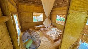Giường trong phòng chung tại Tid-jai Homestay at Suan Phueng