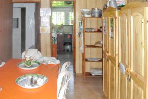 Kuchyň nebo kuchyňský kout v ubytování Maison chaleureuse à Saint Louis